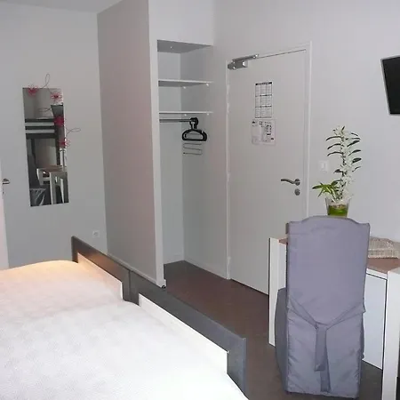 圣欧班酒店 彻尔维尔